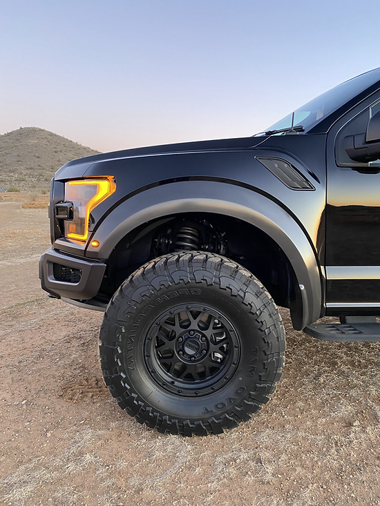 Front driver side tire view showing distance between tire and body of truck with the lift kit installed